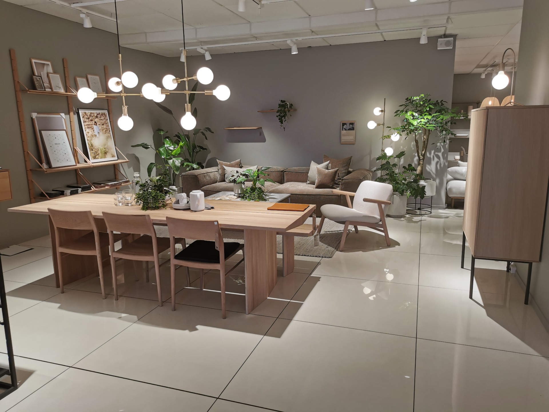 Scandinavian Dining Tables & Chairs – Timeless Design for a Stylish Home